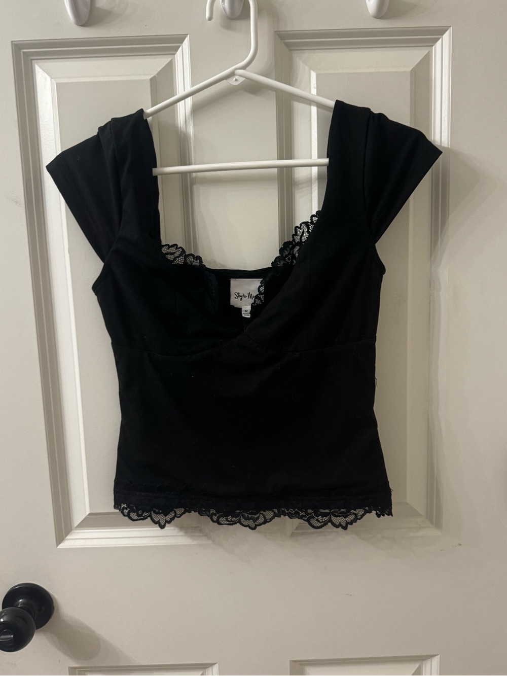 Lace-Trim Black Crop Top with Sweetheart Neckline